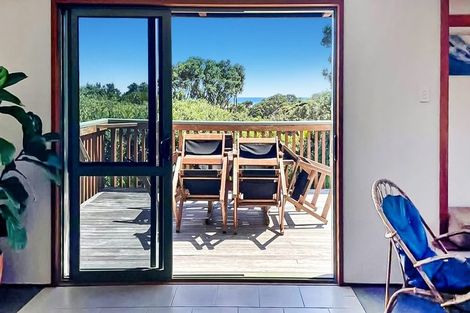 Photo of property in 15 Domain Crescent, Muriwai, Waimauku, 0881