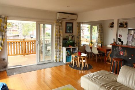 Photo of property in 8 Durham Street, Te Atatu Peninsula, Auckland, 0610