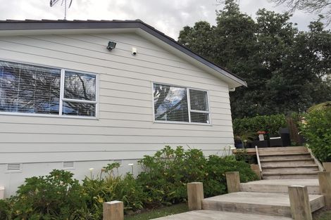 Photo of property in 8 Cottam Grove, Northcross, Auckland, 0632