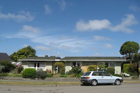 Photo of property in 15 Ostend Place, Avonhead, Christchurch, 8042