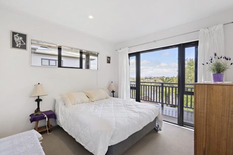 Photo of property in 278c Glamorgan Drive, Northcross, Auckland, 0630