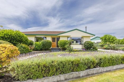 Photo of property in 9 Deakin Place, Clive, 4102