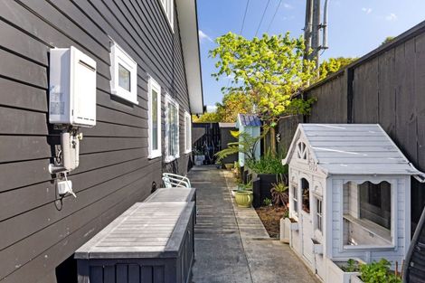 Photo of property in 51 Coutts Way, Fitzherbert, Palmerston North, 4410