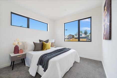 Photo of property in 33 Taipahitini Road, Rosehill, 2113