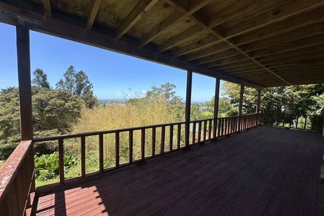 Photo of property in 635 Glenfield Road, Totara Vale, Auckland, 0629