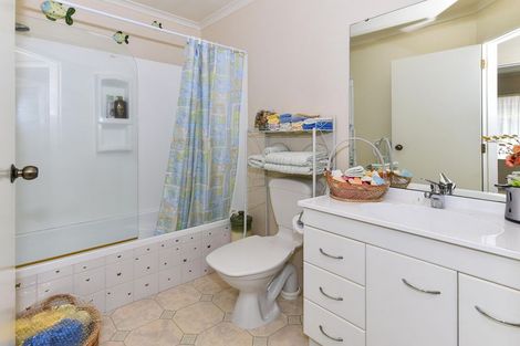 Photo of property in 4 Ashland Place, Weymouth, Auckland, 2103