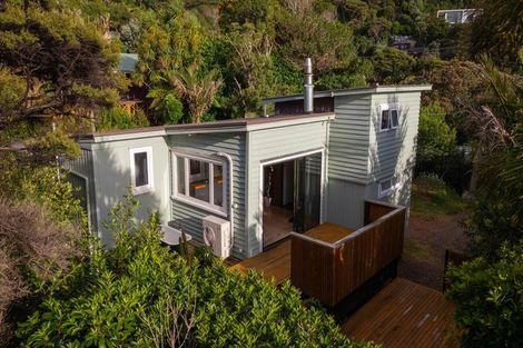 Photo of property in 132 Seaview Road, Piha, New Lynn, 0772