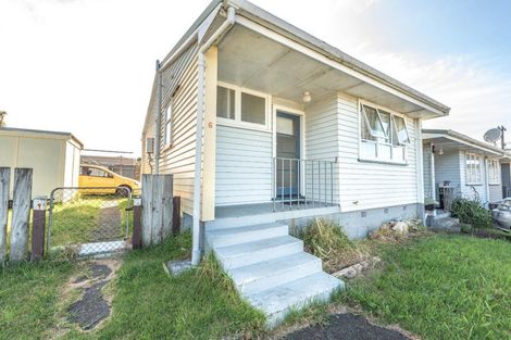 Photo of property in 6 Tiki Street, Castlecliff, Whanganui, 4501