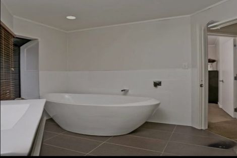 Photo of property in 1/19 Beach Road, Castor Bay, Auckland, 0620