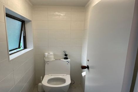 Photo of property in 42 Holyoake Place, Chatswood, Auckland, 0626