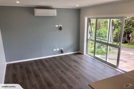 Photo of property in 2/180 Coronation Road, Hillcrest, Auckland, 0627