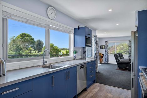 Photo of property in 43 Carrs Road, Urenui, 4377