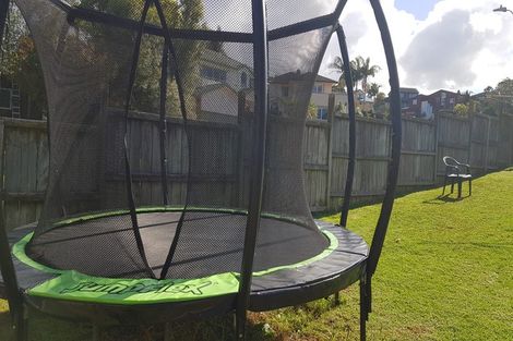 Photo of property in 33 Lagoon Way, West Harbour, Auckland, 0618