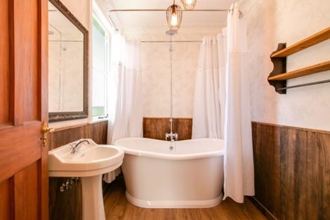 Photo of property in 32 Milton Road, Bluff Hill, Napier, 4110