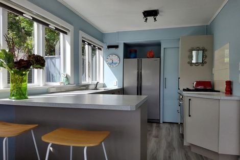 Photo of property in 74 Mana Esplanade, Paremata, Porirua, 5026