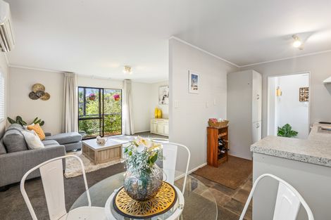 Photo of property in 3/39 Fairmount Road, Titirangi, Auckland, 0604