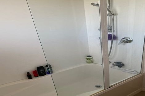 Photo of property in 32 Farnborough Crescent, Mangere, Auckland, 2022