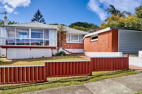 Photo of property in 73 Taylor Terrace, Tawa, Wellington, 5028