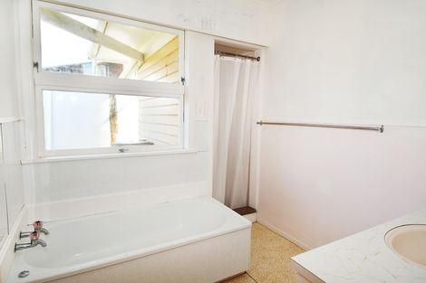 Photo of property in 4 Penguin Street, Leigh, 0985