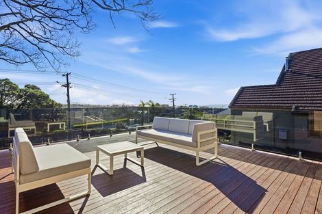 Photo of property in 2/5 View Road, Shelly Park, Auckland, 2014