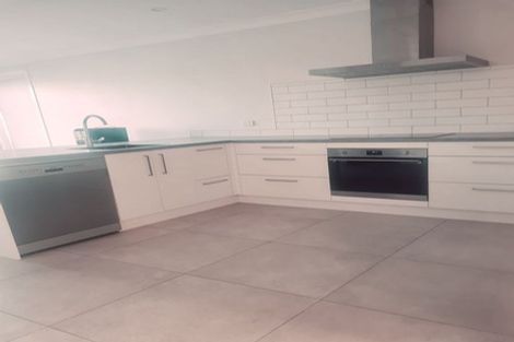 Photo of property in 18 Riria Crescent, Takanini, 2112