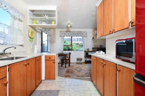 Photo of property in 1/94 Roberts Road, Te Atatu South, Auckland, 0610