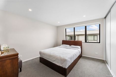 Photo of property in 28 Komanawa Lane, Mount Wellington, Auckland, 1062