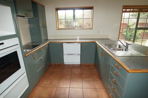 Photo of property in 1/5 Chateau Drive, Burnside, Christchurch, 8053