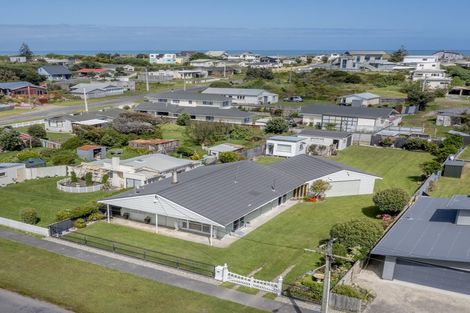 Photo of property in 36 Signal Street, Foxton Beach, Foxton, 4815