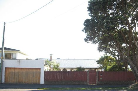 Photo of property in 28 Tuatoru Street, Eastbourne, Lower Hutt, 5013