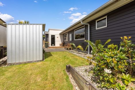 Photo of property in 10e Long Place, Frankleigh Park, New Plymouth, 4310