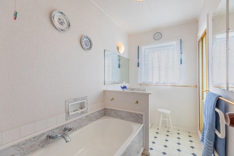 Photo of property in 71 Faraday Street, Hospital Hill, Napier, 4110