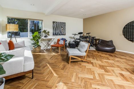 Photo of property in 1/9 The Esplanade, Castor Bay, Auckland, 0620