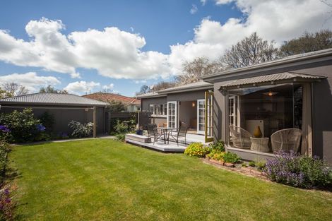 Photo of property in 43 Manapouri Crescent, Hokowhitu, Palmerston North, 4410