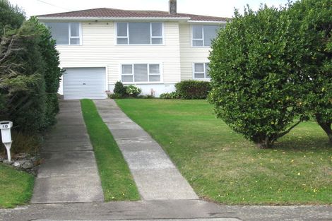 Photo of property in 10 Warrington Grove, Newlands, Wellington, 6037