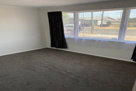 Photo of property in 12 Mosston Road, Castlecliff, Whanganui, 4501