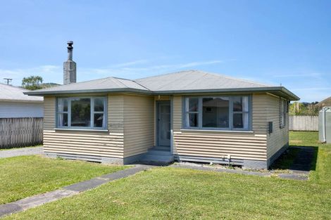 Photo of property in 10 Currie Street, Te Karaka, 4022