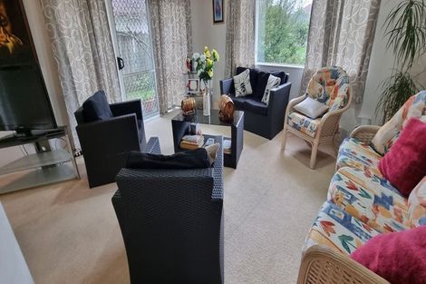 Photo of property in 192a Botany Road, Botany Downs, Auckland, 2010