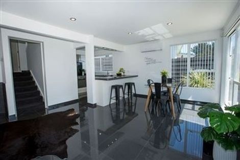 Photo of property in 12a Kingsbridge Place, Newlands, Wellington, 6037
