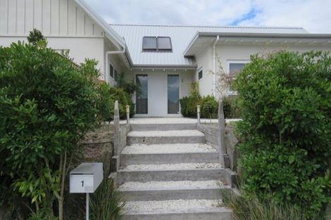 Photo of property in 1 Brompton Close, Richmond Heights, Taupo, 3330