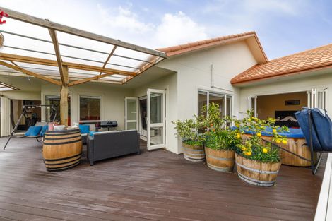 Photo of property in 15 Sycamore Crescent, Fitzherbert, Palmerston North, 4410