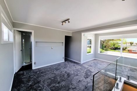 Photo of property in 92 Browns Bay Road, Rothesay Bay, Auckland, 0630