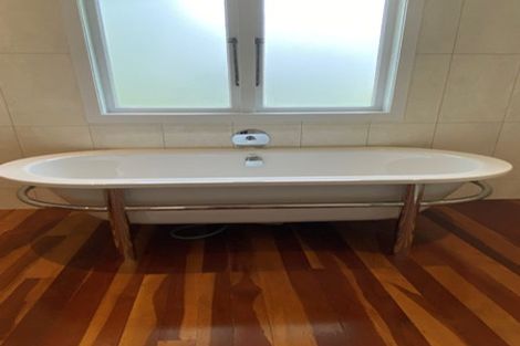 Photo of property in 26 West Lynn Road, Titirangi, Auckland, 0604