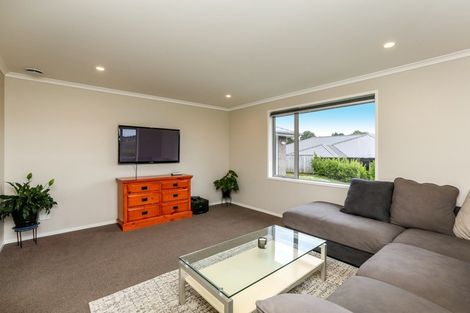 Photo of property in 37 Ainslee Street, Highlands Park, New Plymouth, 4312