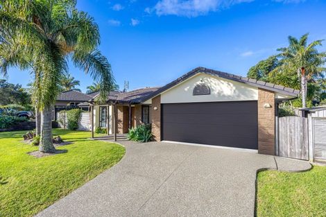Photo of property in 33 Admirals Court Drive, Greenhithe, Auckland, 0632