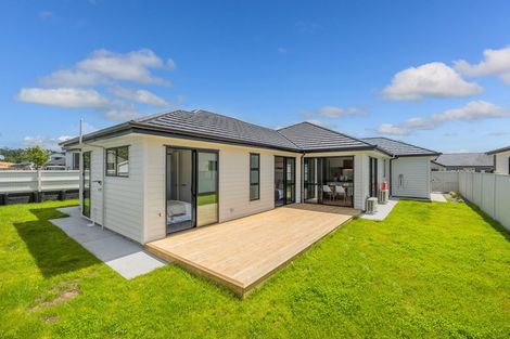 Photo of property in 14 Madden Avenue, Kumeu, 0810