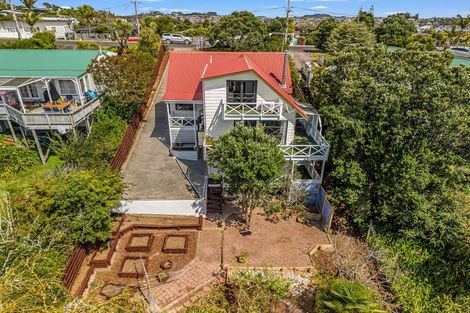 Photo of property in 11 Moffat Road, Red Beach, 0932