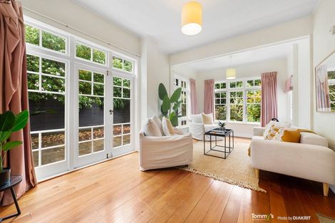 Photo of property in 9 Wadestown Road, Wadestown, Wellington, 6012