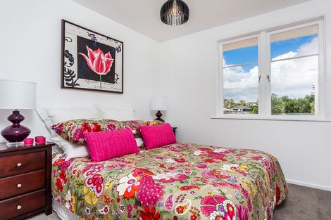 Photo of property in 22 Sylvan Crescent, Te Atatu South, Auckland, 0610