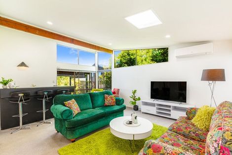 Photo of property in 2/8 Gregg Place, Sunnyvale, Auckland, 0612